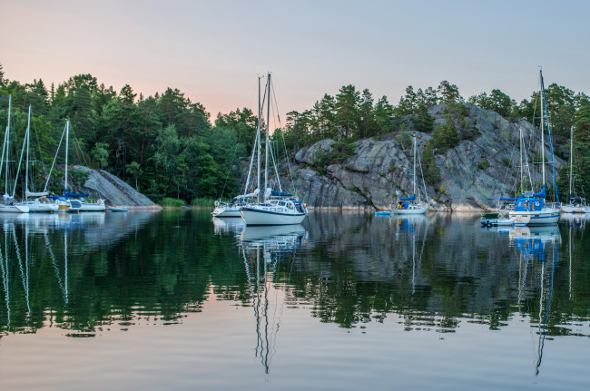 Обои картинки фото швеция, стокгольм, корабли, Яхты, яхты, море, лес