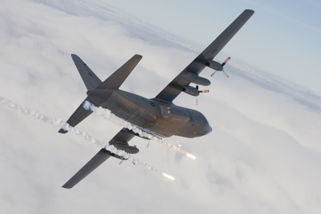 Обои картинки фото авиация, военно-транспортные самолёты, крен