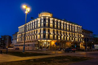 Картинка города -+улицы +площади +набережные фонари здание машины дорога огни