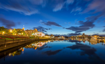 Картинка канада города -+огни+ночного+города облака водоем ночь фонари катер здания