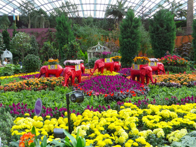 Обои картинки фото разное, садовые и парковые скульптуры, оранжерея, цветы, слоны