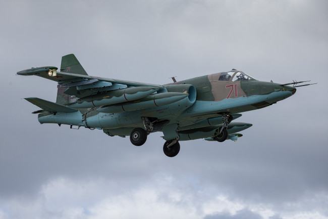 Обои картинки фото su-25, авиация, боевые самолёты, штурмовик