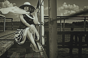 Картинка календари компьютерный+дизайн 2019 женщина водоем пристань винтаж девушка шляпа calendar