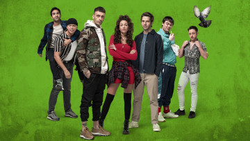 Картинка brassic+ сериал+2019+–+ кино+фильмы brassic голяк сериал постер комедия великобритания