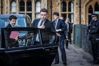 Картинка кино+фильмы bodyguard+ сериал телохранители машина здание