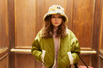 Картинка only+murders+in+the+building++ сериал+2021+–+ кино+фильмы only+murders+in+the+building+ сериал убийства в одном здании детектив комедия криминал zoe colletti only murders in the building