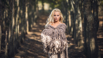 Картинка девушки -+блондинки +светловолосые девушка модель лес деревья блондинка