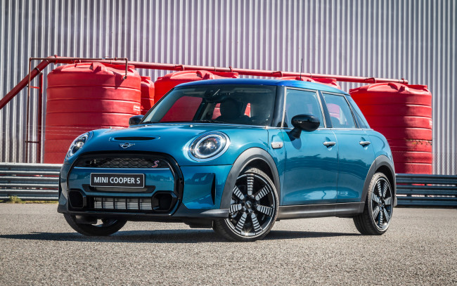 Обои картинки фото 2022 mini cooper s 5-door, автомобили, mini, cooper, s, 5дверный, 4k, компактные, 2022, года, f56, мини