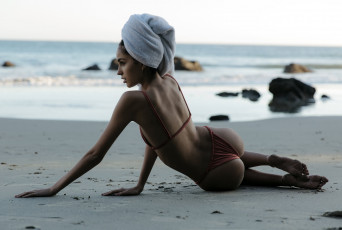 Картинка девушка+-+girl девушки -+брюнетки +шатенки девушка женщина брюнетка темноволосая сексуальная модель звезда позирует разная обувь верхняя стильная одежда нижнее эротическое бельё трусы лифчик колготки чулки аксессуары макияж и множество элементов на фотографии cameron rorrison