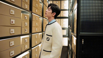 Картинка мужчины xiao+zhan актер пиджак коробки полки