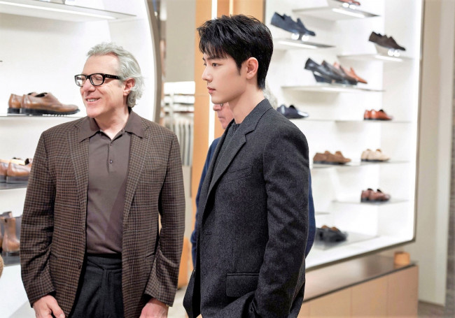 Обои картинки фото разное, знаменитости, сяо, чжань, люди, мастера, обувь, полки