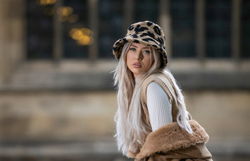 Картинка девушка+-+girl девушки -+лица +портреты девушка женщина блондинка светловолосая сексуальная модель звезда позирует разная обувь верхняя стильная одежда нижнее эротическое бельё трусы лифчик колготки чулки аксессуары макияж и множество элементов на фотографии