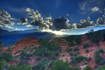 Картинка природа горы тучи деревья солнце