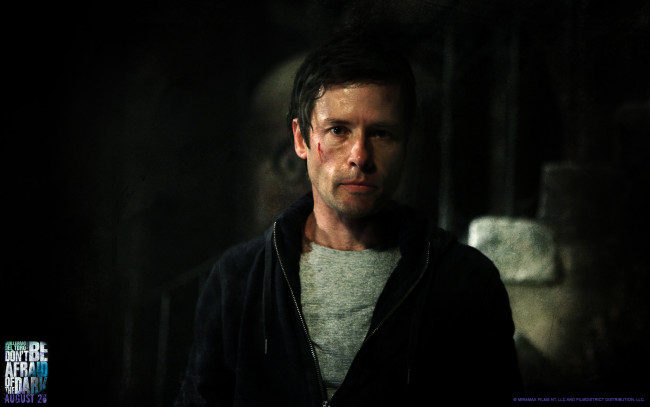 Обои картинки фото don`t, be, afraid, of, the, dark, кино, фильмы, царапина