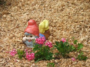 Картинка разное рельефы статуи музейные экспонаты гномик