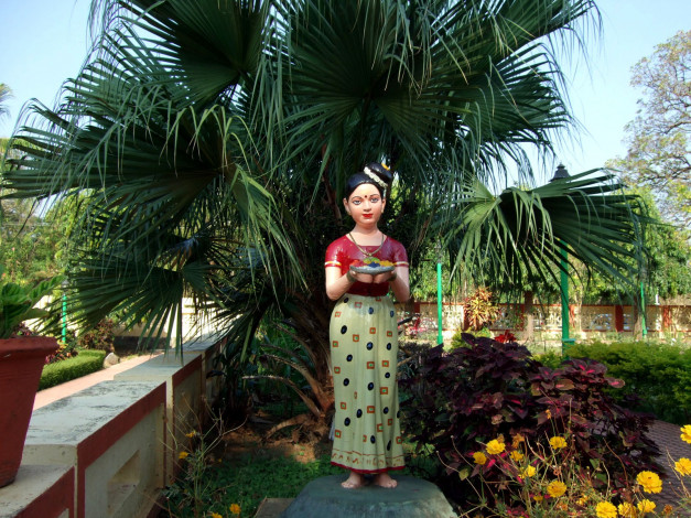 Обои картинки фото разное, рельефы, статуи, музейные, экспонаты, индия, цветы, скульптура