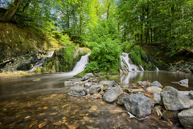 Обои картинки фото природа, водопады, каскад, лес, камни