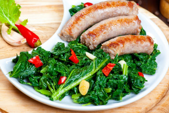 Картинка еда мясные+блюда салат колбаски мясо перец