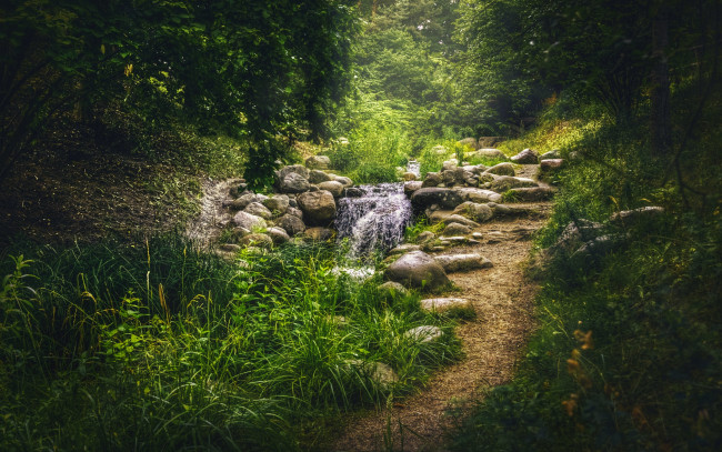 Обои картинки фото природа, дороги, ручей, камни, деревья, парк, трава, зелень