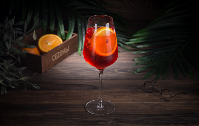 Обои картинки фото еда, напитки,  коктейль, бокал, лед, лимон, коктейль