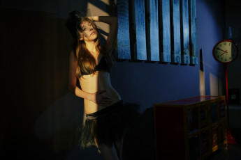 обоя девушки, mila azul, фон, девушка, часы, вуаль, взгляд