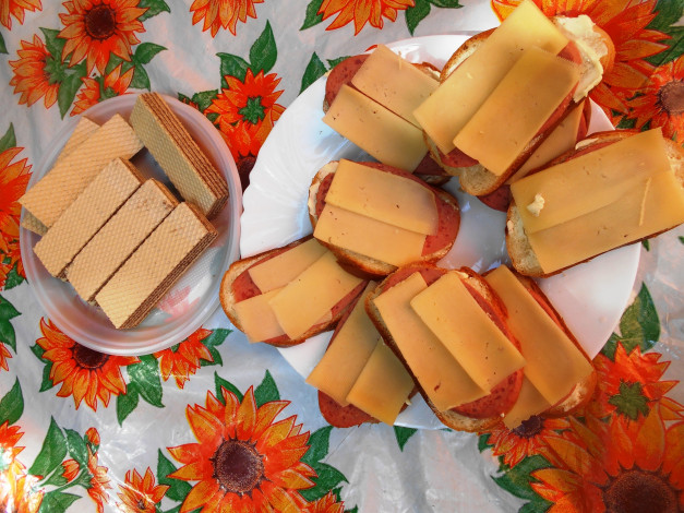 Обои картинки фото еда, бутерброды,  гамбургеры,  канапе, хлеб, сыр, вафли, колбаса