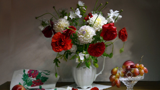 Обои картинки фото еда, натюрморт, виноград, букет