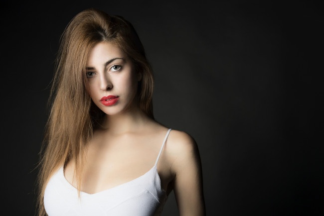 Обои картинки фото девушки, -unsort , блондинки,  светловолосые, лицо, взгляд, serena