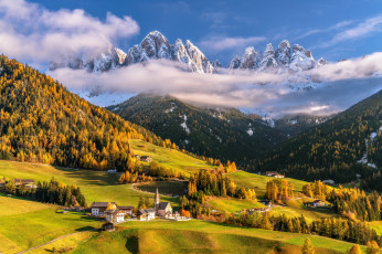 Картинка val+di+funes santa+maddalena italy города валь-де-фюнес +санта-маддалена+ италия val di funes santa maddalena