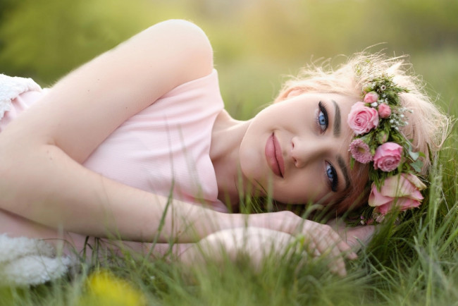 Обои картинки фото девушки, - блондинки,  светловолосые, венок