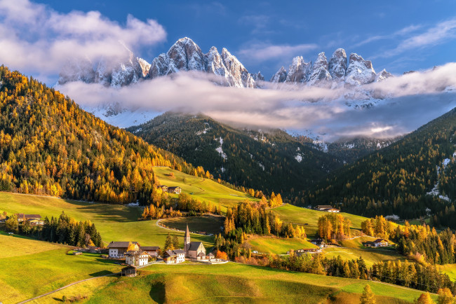 Обои картинки фото val di funes, santa maddalena, italy, города, валь-де-фюнес,  санта-маддалена , италия, val, di, funes, santa, maddalena