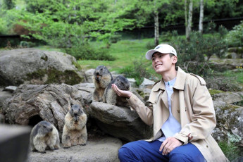 обоя мужчины, zhang zhehan, актер, кепка, плащ, сурки