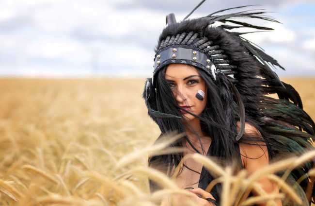 Обои картинки фото девушки, - брюнетки,  шатенки, брюнетка, перья