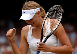 Картинка спорт теннис удачный бросок улыбка maria sharapova победа теннисистка спортсменка мария шарапова