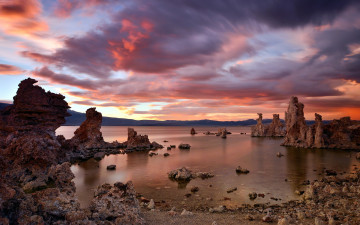 Картинка beautiful view природа побережье скалы камни озеро тучи отмель