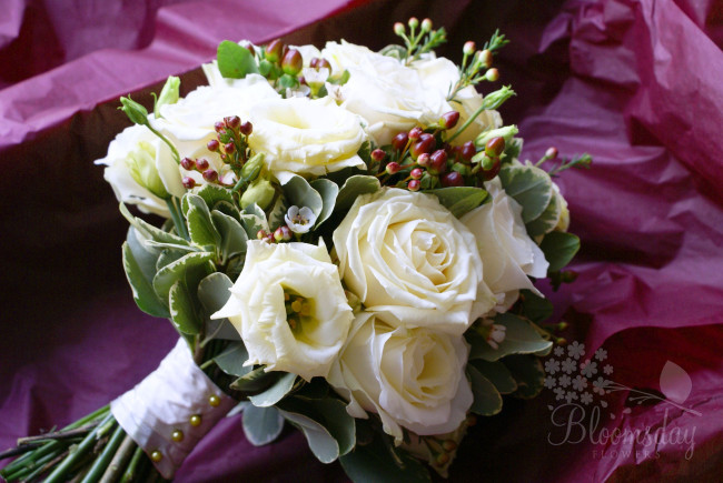 Обои картинки фото цветы, букеты, композиции, розы, эустома, белый