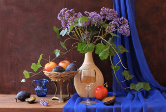 Картинка еда натюрморт яблоки сливы бокал цветы