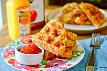 Картинка hash brown waffles еда блины оладьи кетчуп соус картофельные вафли вилка тарелка