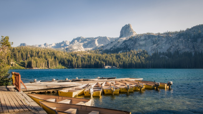 Обои картинки фото корабли, лодки, шлюпки, лес, причал, озеро