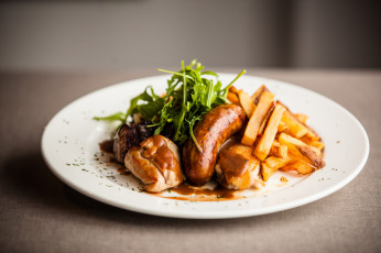 Картинка еда вторые+блюда колбаски картошка зелень