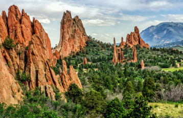 Картинка природа горы скалы пики лес