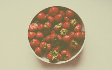 Картинка еда клубника +земляника тарелка