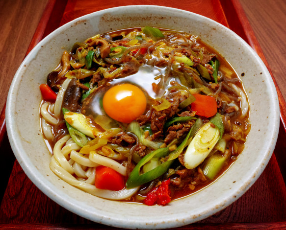 Обои картинки фото еда, макаронные блюда, лапша, мясо, овощи, яйцо