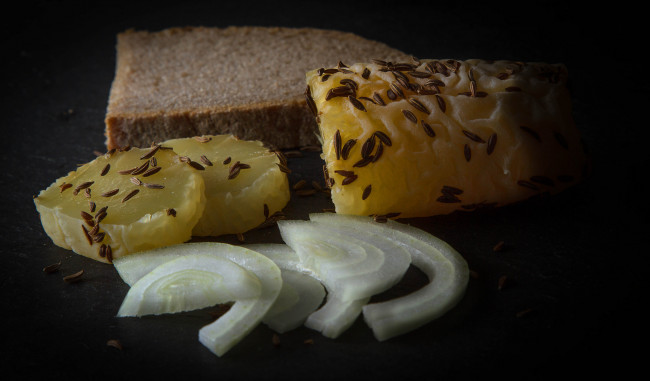 Обои картинки фото еда, разное, хлеб, лук