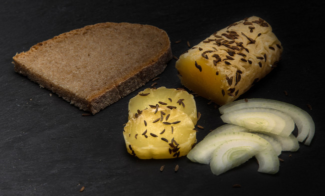 Обои картинки фото еда, разное, хлеб, лук