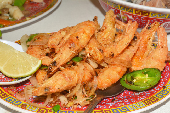 Обои картинки фото еда, рыбные блюда,  с морепродуктами, колбаски, омлет, бекон