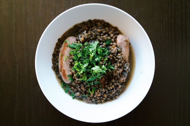 Обои картинки фото еда, вторые блюда, колбаски, гарнир