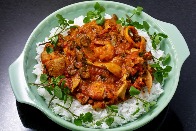 Обои картинки фото еда, вторые блюда, рис, зелень, мясо, соус