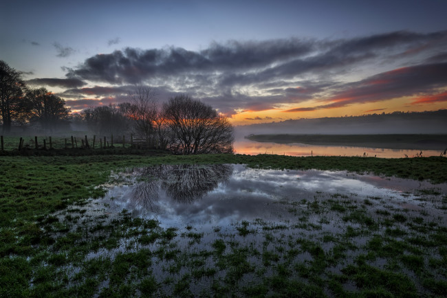 Обои картинки фото природа, пейзажи, поле, вода, река, сумрак