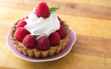 Картинка еда пирожные +кексы +печенье сливки взбитые пирожное клубника